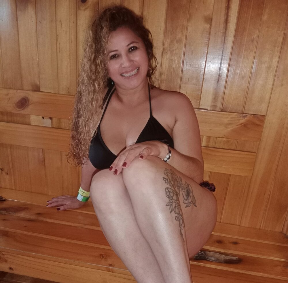 spicy_naughty69's Offline XXX Chat