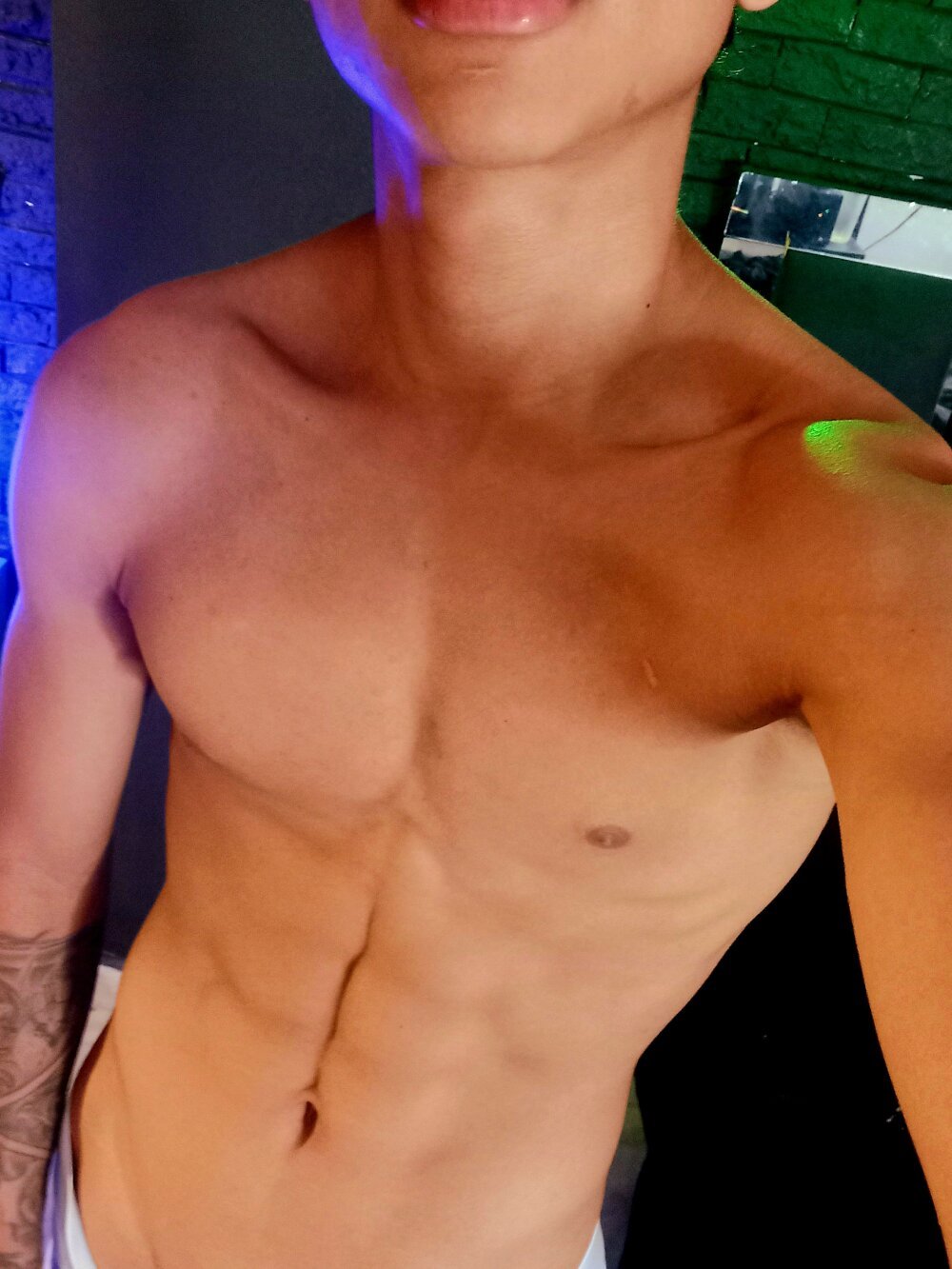 Adam_piarse profile