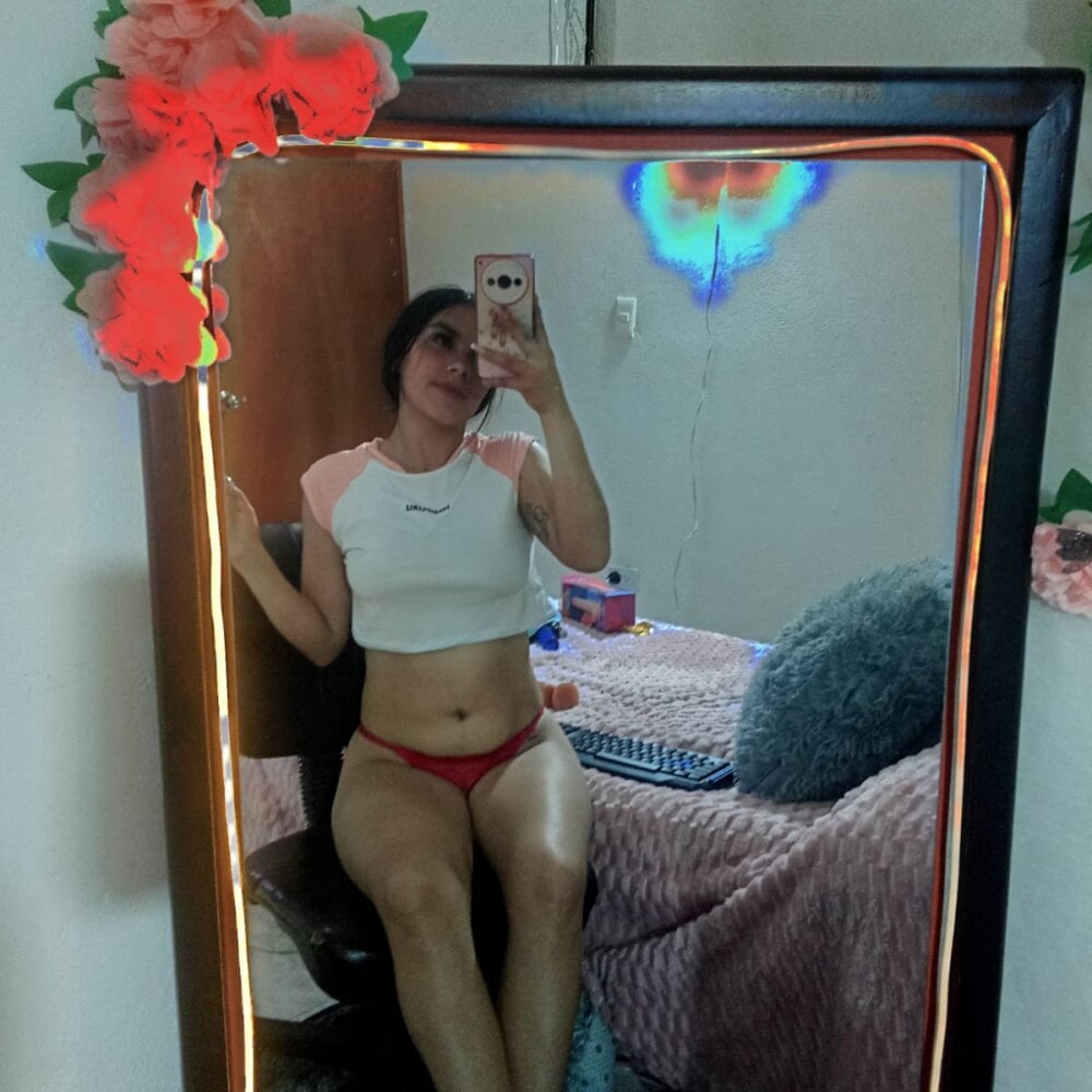 livesex.fan auroragrey1 livesex profile in brown-hair cams