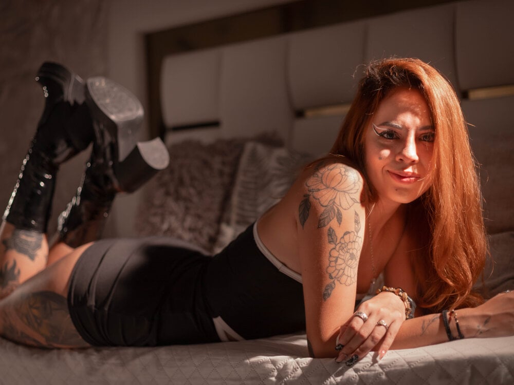 cam-performer.com charlotteroosse livesex profile in latin cams