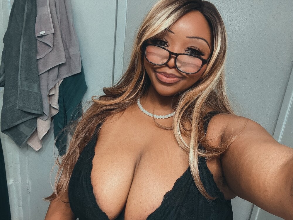 HOTMILFKATIEE's Offline XXX Chat