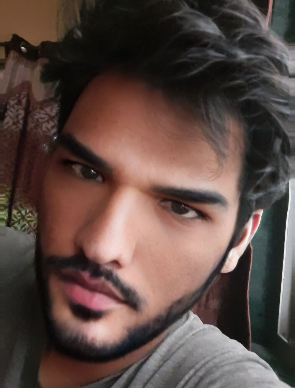 Arun_hot1 profile