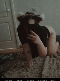 Sneaky_boobs' Offline Chat Room