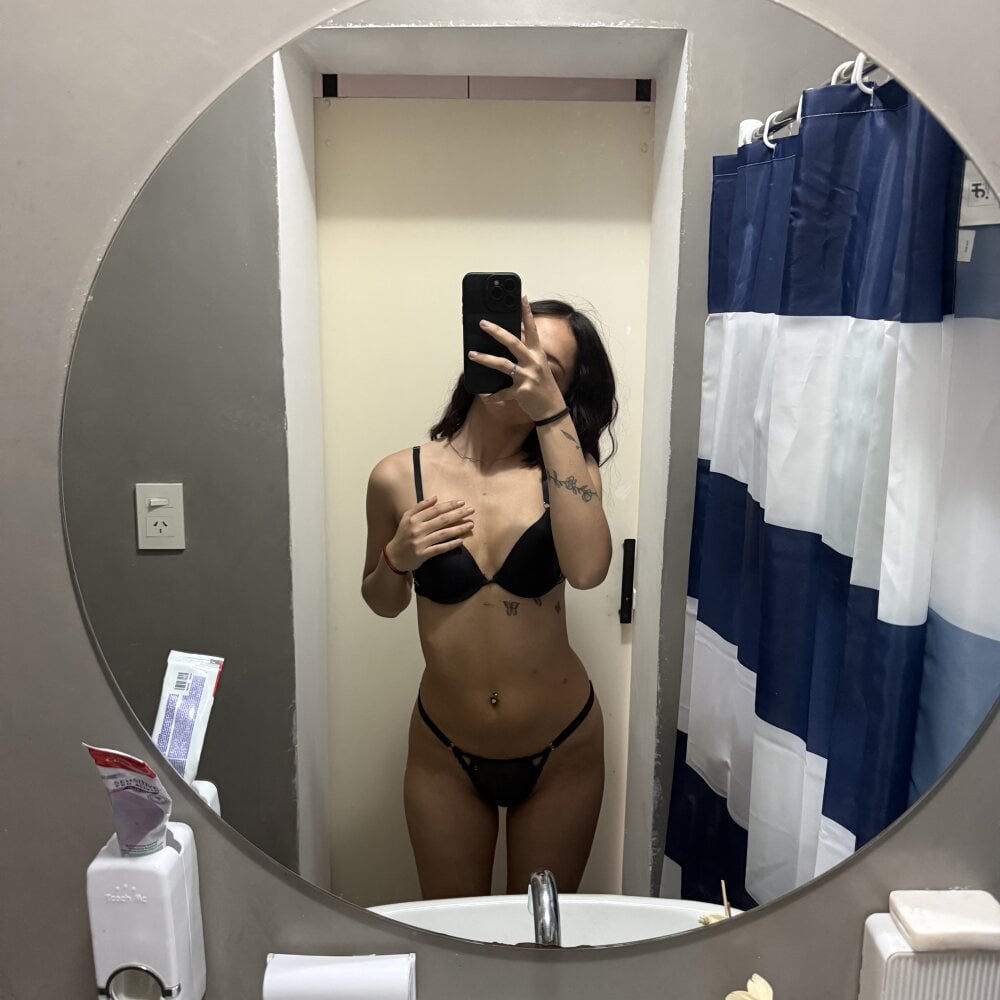 babysweet699 webcam livesex profile on glamcambabes.com