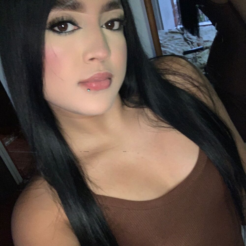 TaylorFlame live cam model at StripChat
