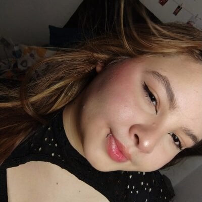 Alessia_Novoa Female Shaven Adult Cam