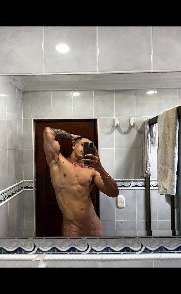 dominic_joness from stripchat