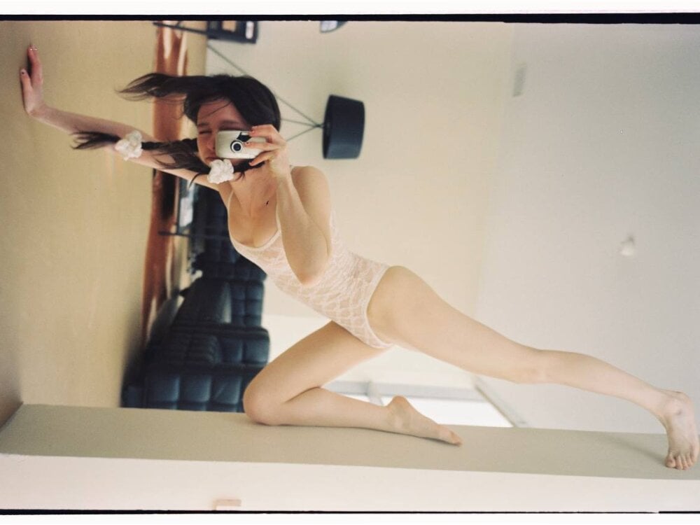 sexlivecamsites.com elasty_girl livesex profile in blue-eyes cams