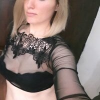 Arabiansuzi's Offline Chat Room
