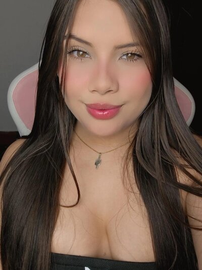 AhrielFox Live Cam on StripChat