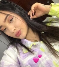 camii-hottie's Offline Chat Room