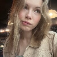 EmmyEdwards' Offline Chat Room