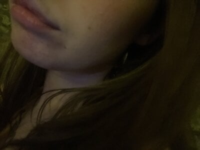 ellarose2828 on StripChat