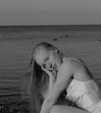 Elizabeth_Mitchel's webcam live show