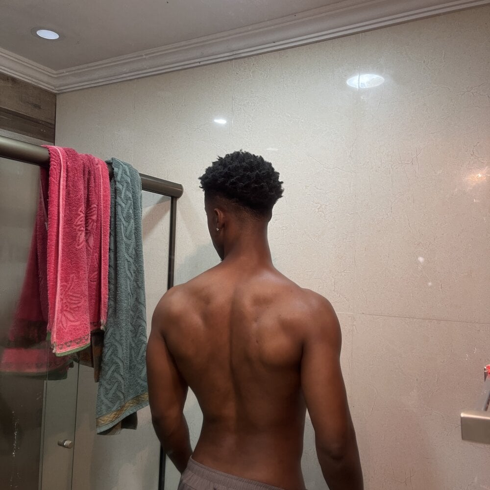 jhon_cariok from stripchat