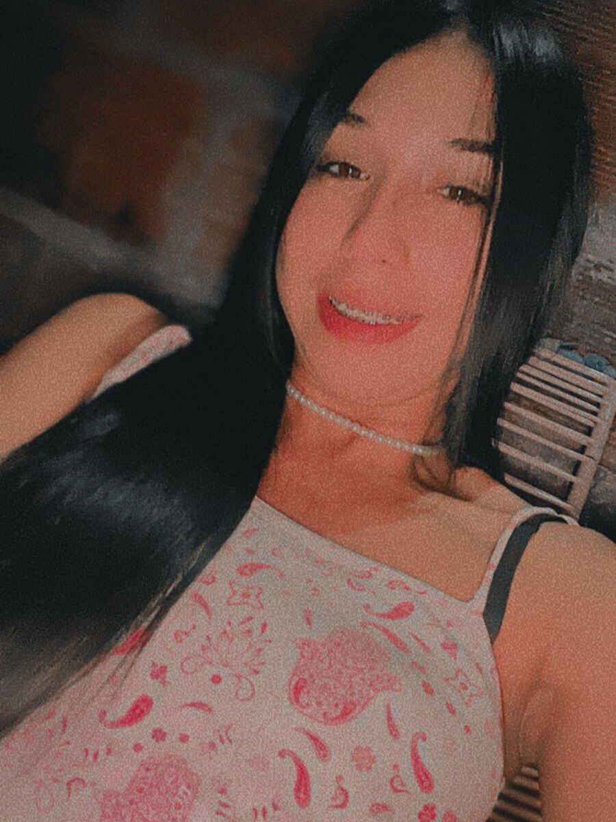 sofia_cum7's Offline XXX Chat