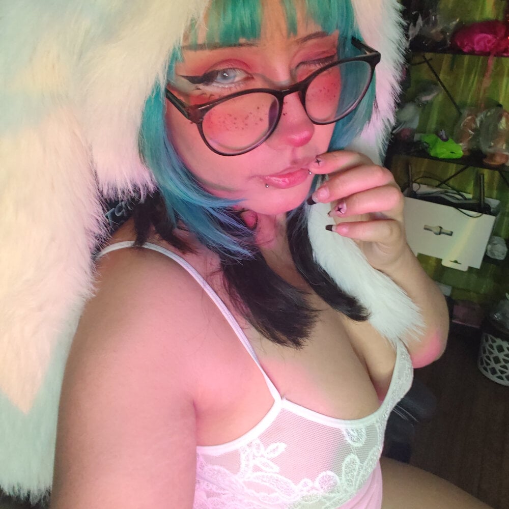 blue_katt from stripchat