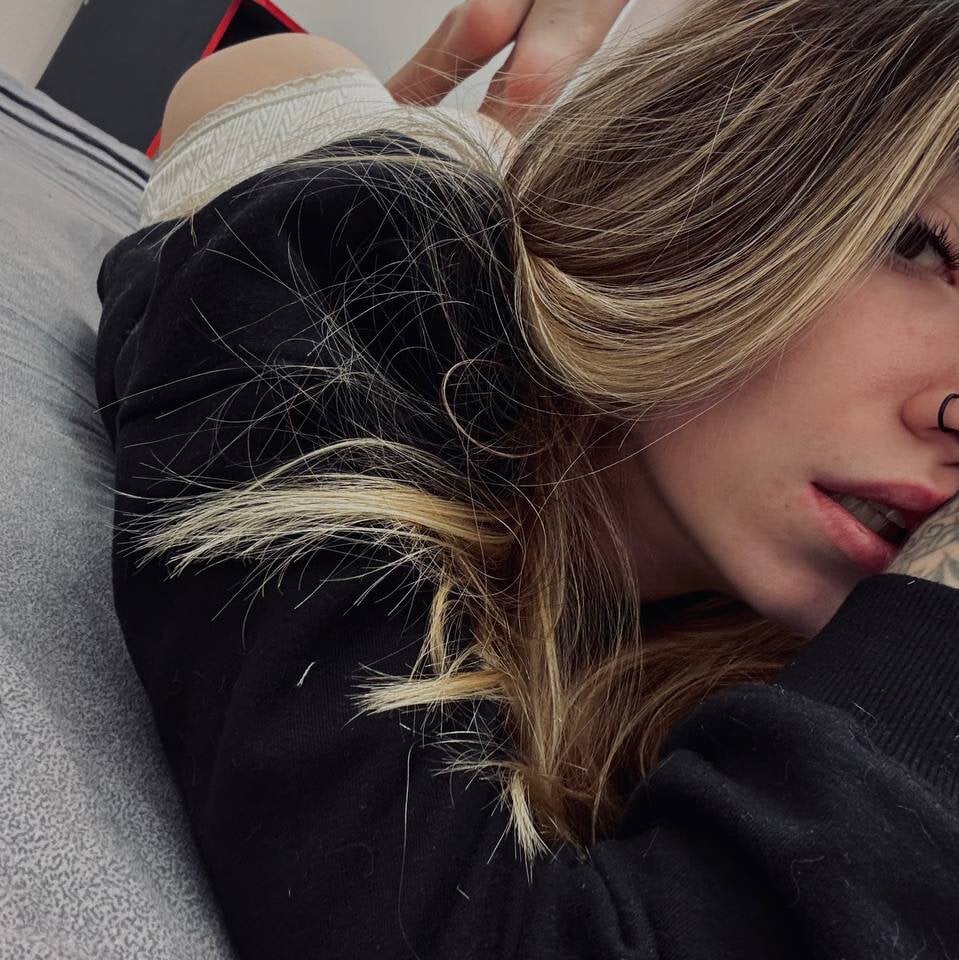 elivecams.com alexis_winx livesex profile in granny cams