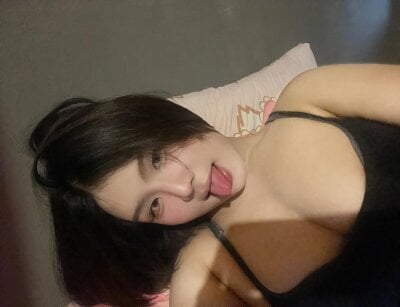 Helen_2k2 Female Newblackhair Live Webcam Chat