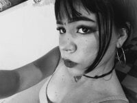 GirlWetrooms's webcam live show