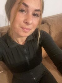 LolaCrave's webcam live show