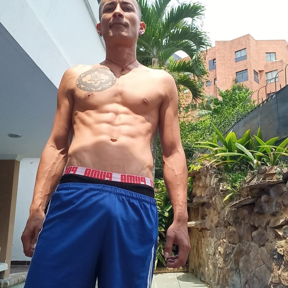 Alejobig27's Offline XXX Chat