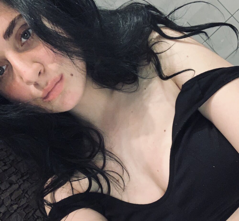 sexlivecamsites.com ladymelaniee livesex profile in in-a-place-where-time-stands-still-and-passion-is-the-only-clock-that-matters cams