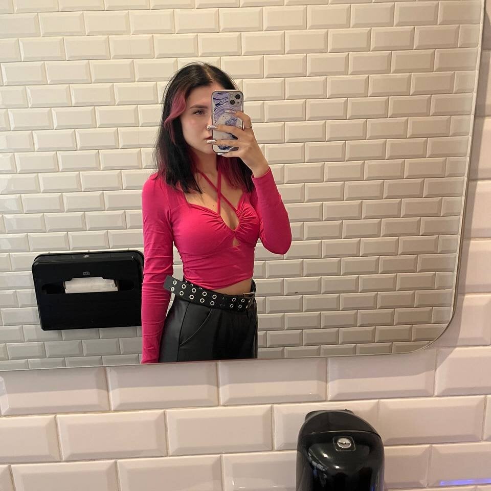 pornsexycams.com karmenny livesex profile in white cams