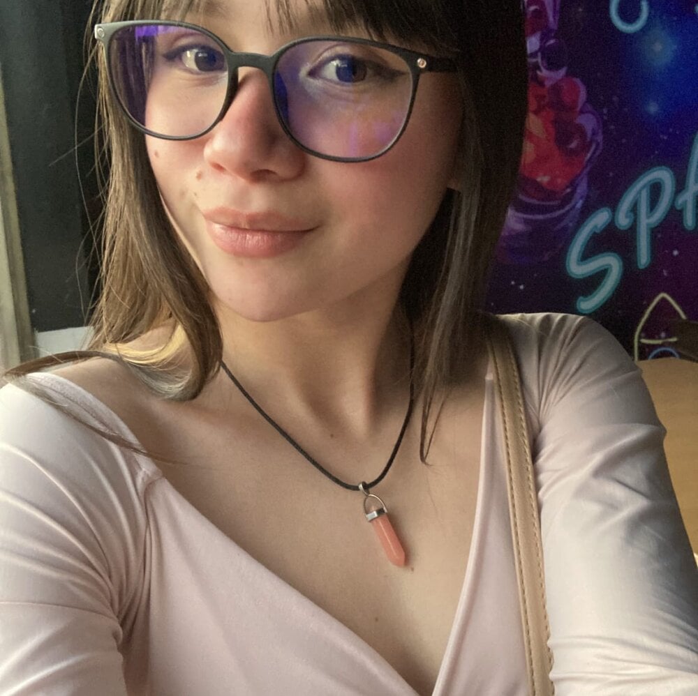 sexlivecamsites.com mikkassa_ livesex profile in colorful-hair cams