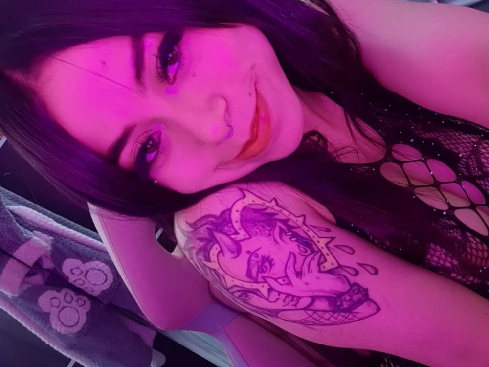 Live sex webcam photo for samarajunethx #289897744