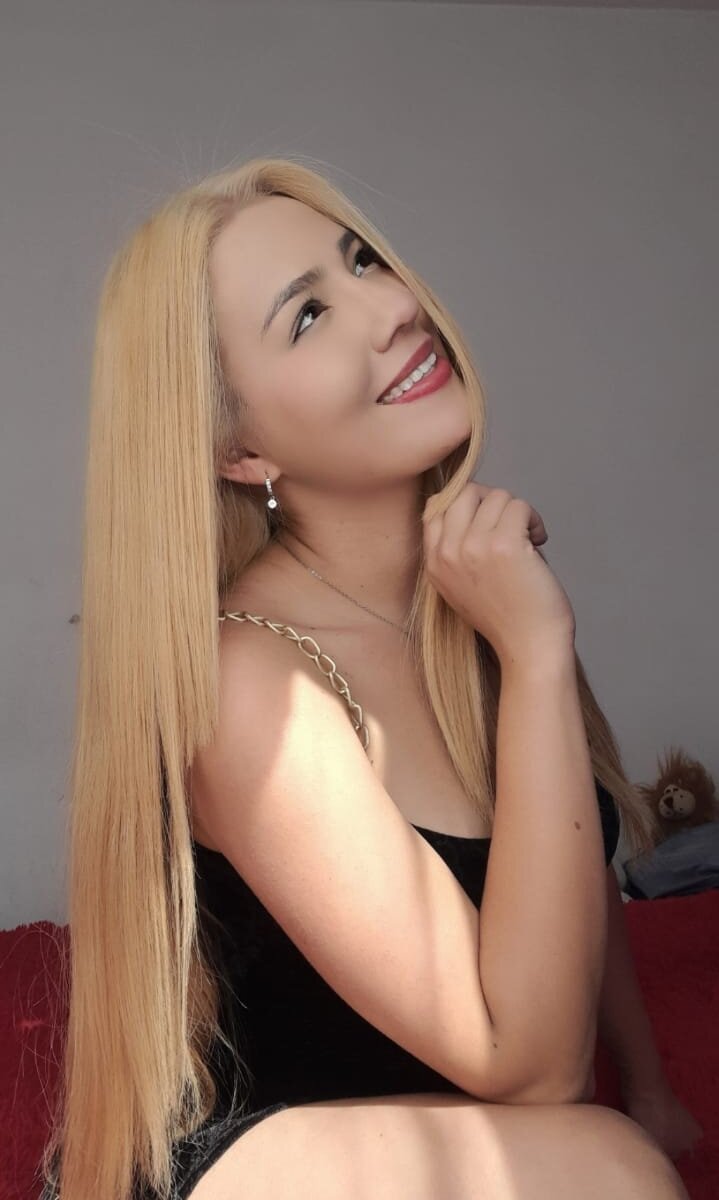 Live sex webcam photo for merlinaadams_ #289973348