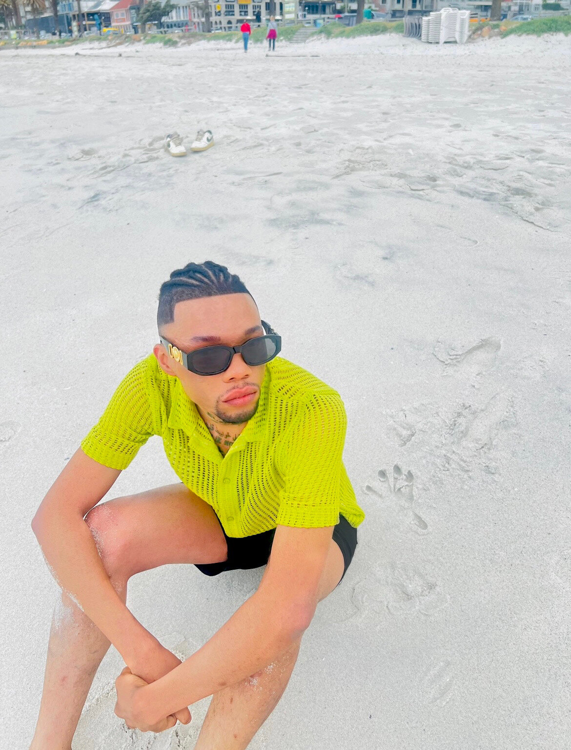 Lightskinbouy