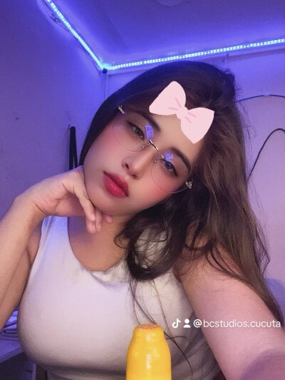 EmiliaSummer_ Female Roleplayteens Online Cam Nude