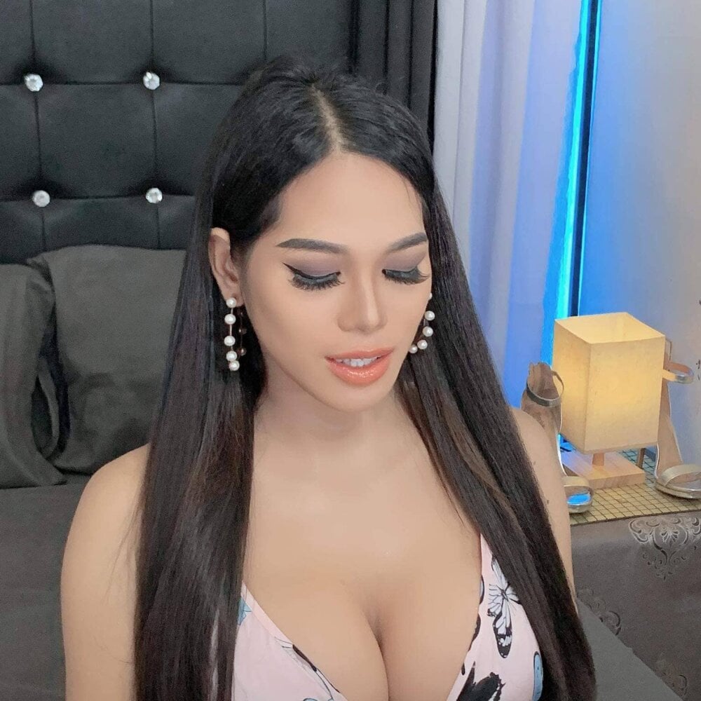 Live sex webcam photo for MistressSatisfactionOnTop #288377693