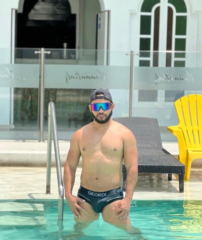 ronny3381 from stripchat