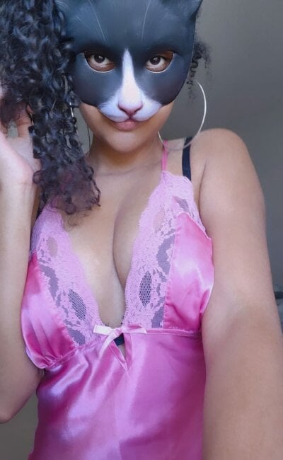 sexycaramelthang44 on StripChat