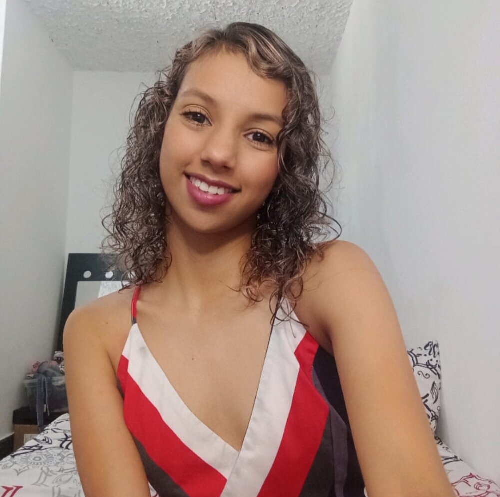 Live sex webcam photo for sweet_candy32 #291667417