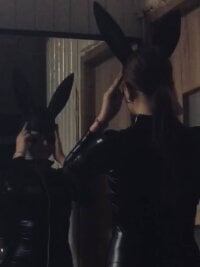 sandra_peachh's Offline Chat Room