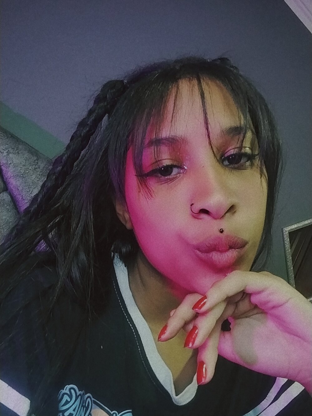 mega-camsex.com shaymiller02 livesex profile in lesbian cams