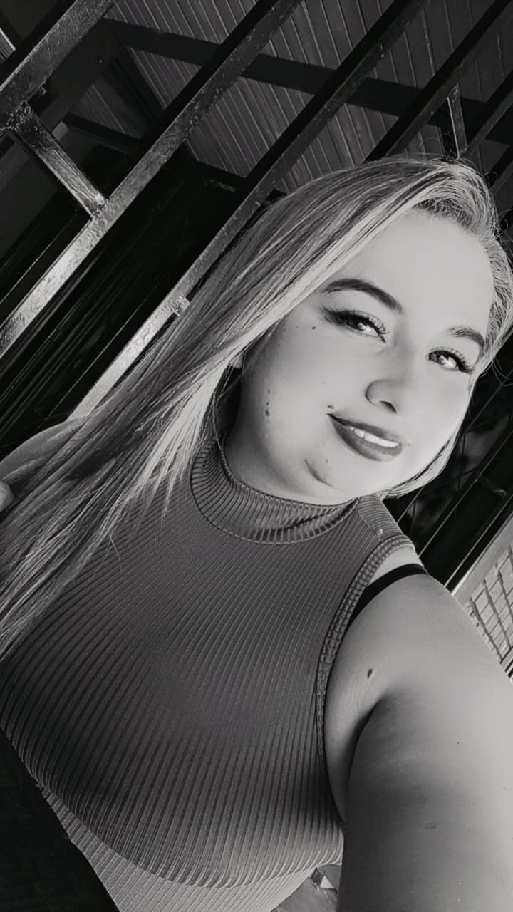 Peliroja_HOT69