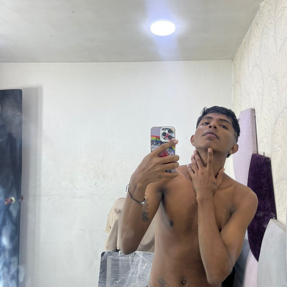 Mack_tom Offline XXX-chat