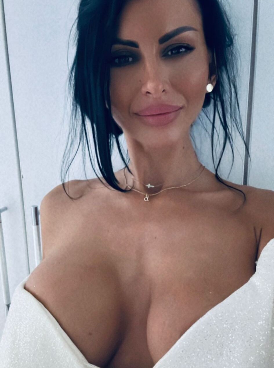 Live sex webcam photo for _VictoriaMilan_ #289127875