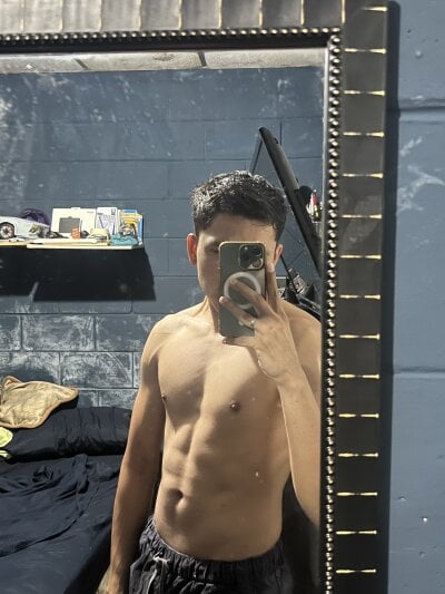 Leo23y0 Male Young Cam Striptease