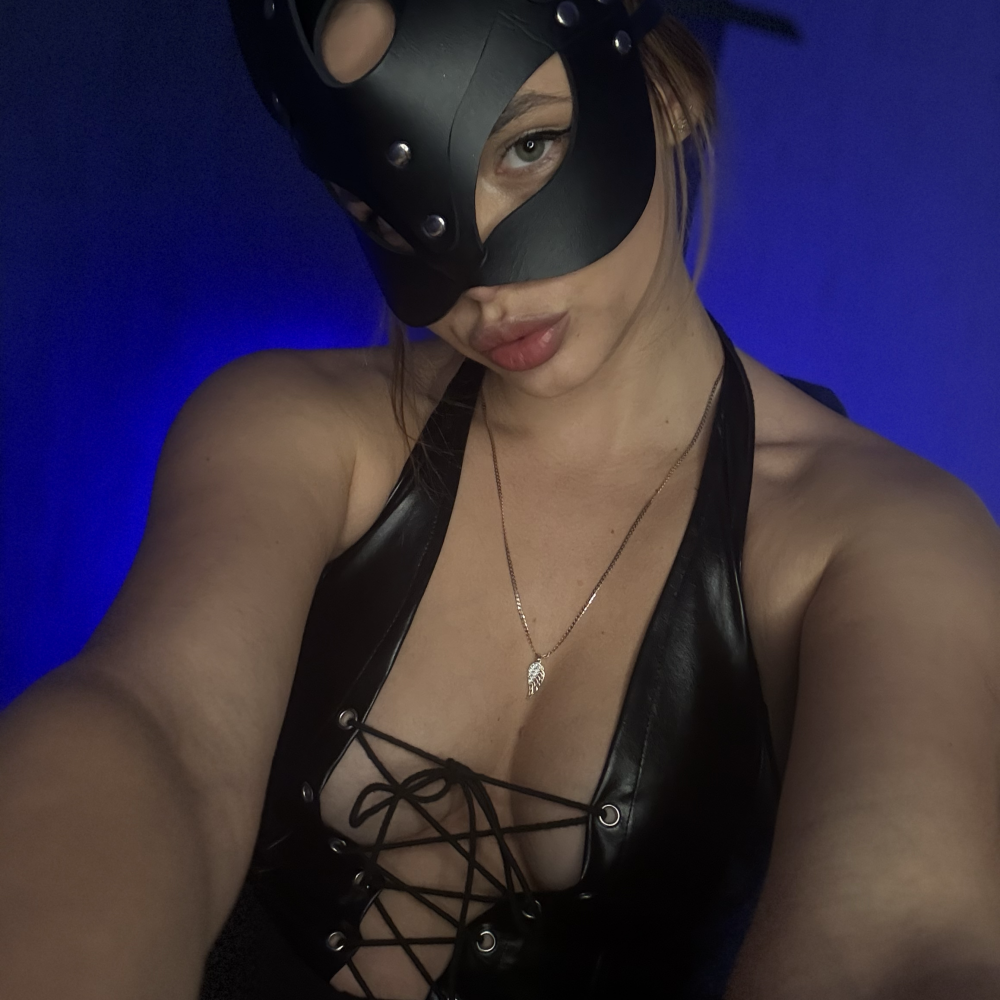 247camsex.com izi_bella069 livesex profile in help-me-buy-a-pot-to-melt-wax-for-my-candle-venture-and-beewax cams