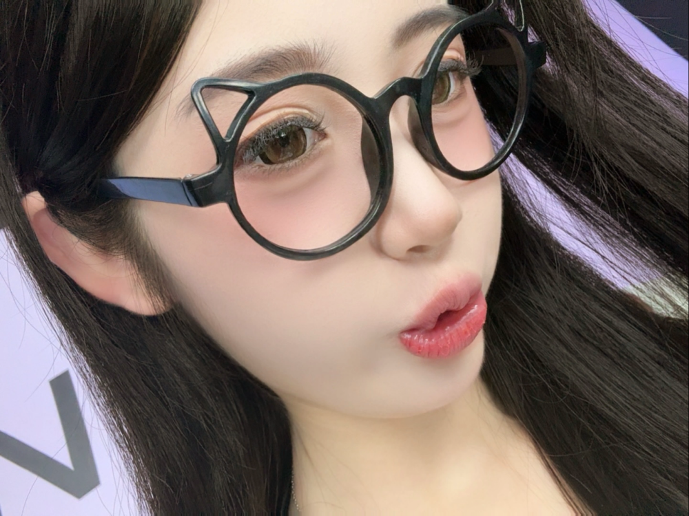 88_Emeralds live cam model at StripChat