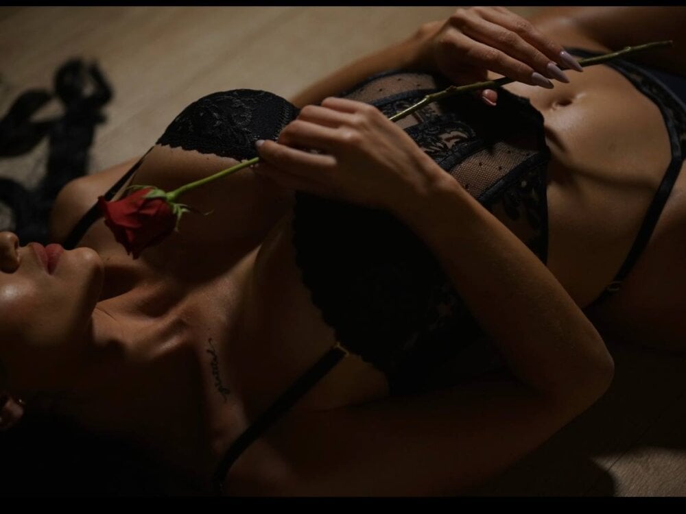 Live sex webcam photo for SarahhSmitth1 #289919327