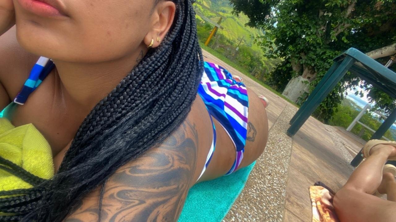 Ella_cox1