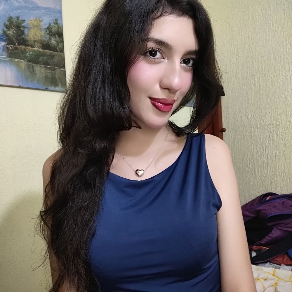 Emily-hottson profile
