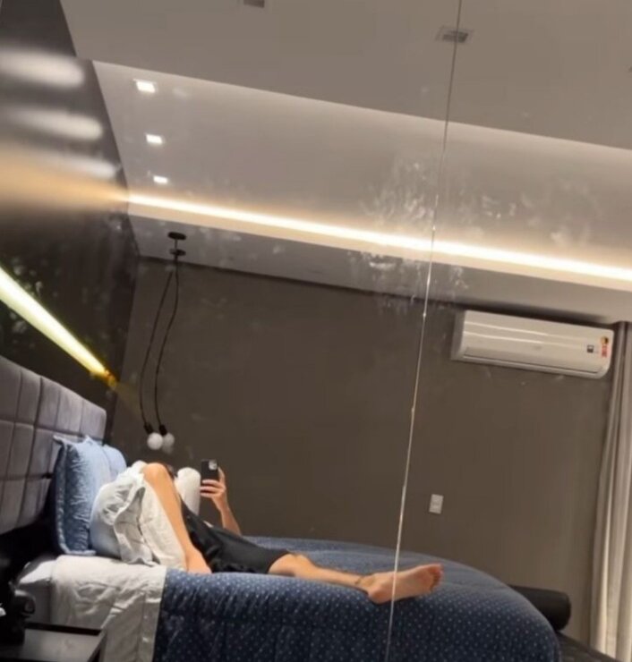hot_with's Offline Chat Room