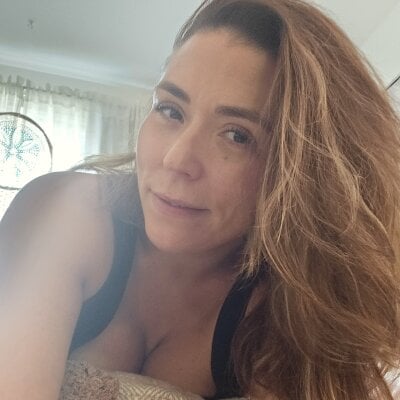 Ellie-L-Elizabeth - dildo or vibrator milfs